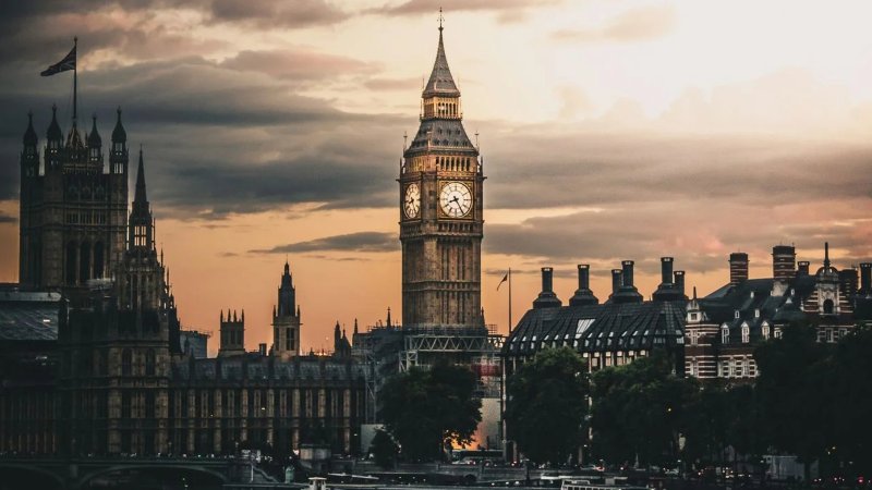 Learn how to apply for the UK Skilled Worker visa, updated rules, salary thresholds, job list & eligibility requirements.