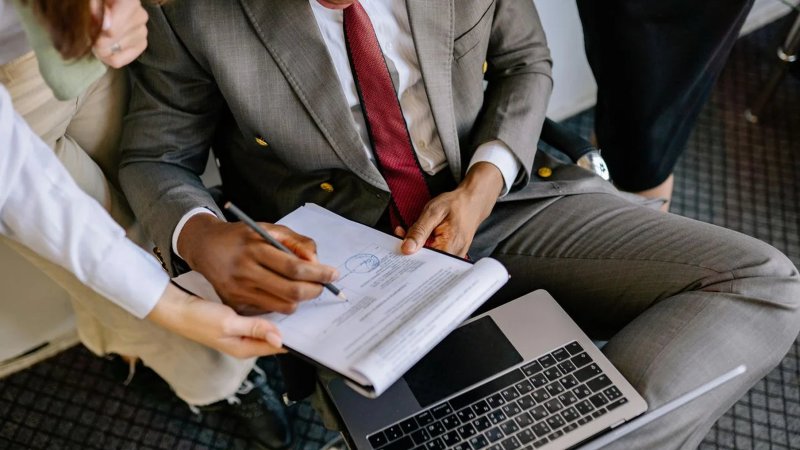 Learn how to write a UK visa invitation letter with templates, tips, and expert guidance to boost your UK visa approval chances.